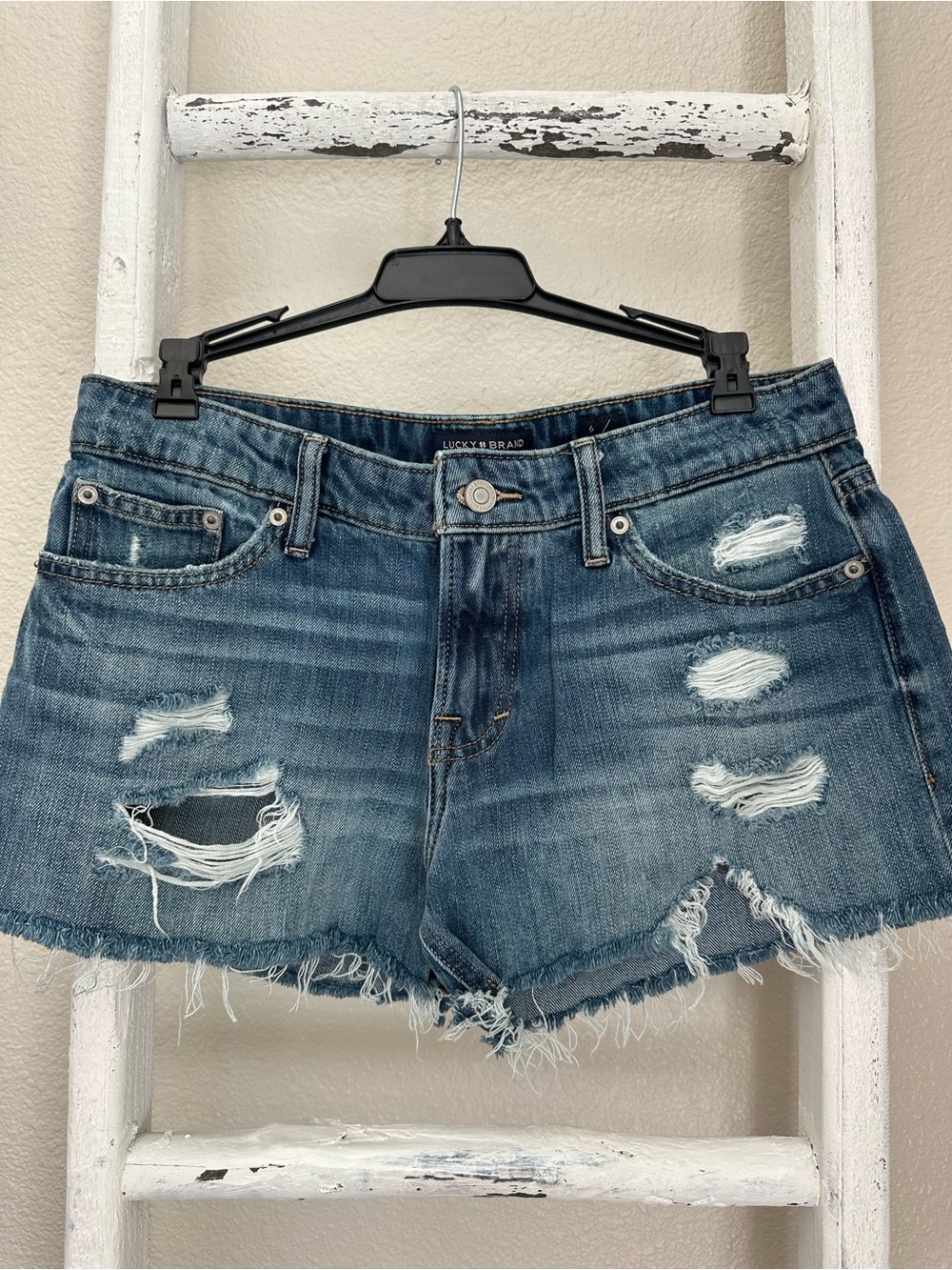 Lucky Brand THE CUT OFF Medium Wash Distressed Denim Shorts Size 6/28